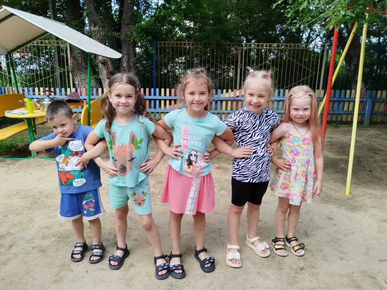 photo 5781668881641879818 y
