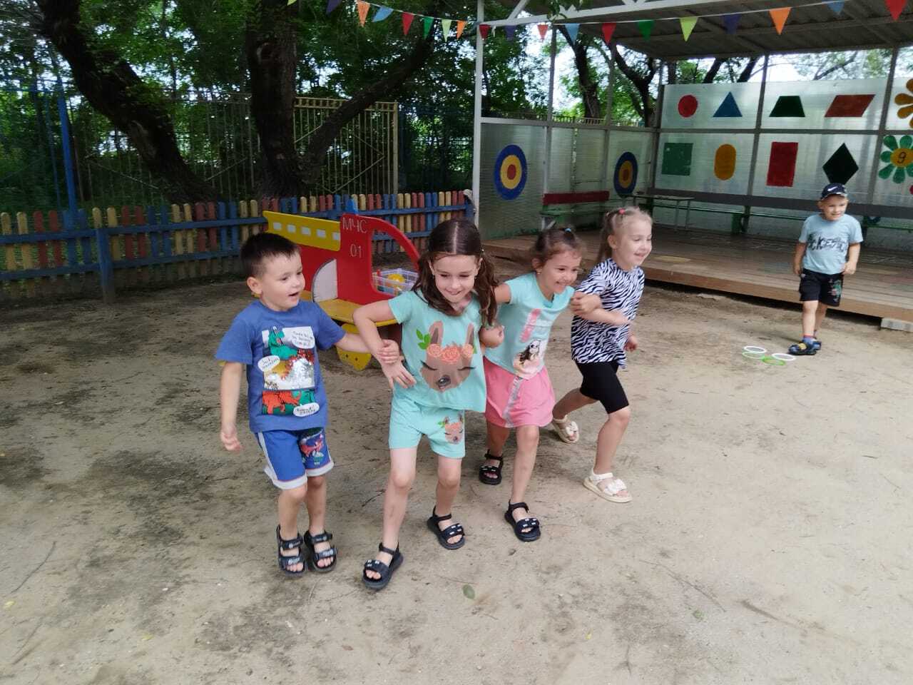 photo 5783905524515977592 y
