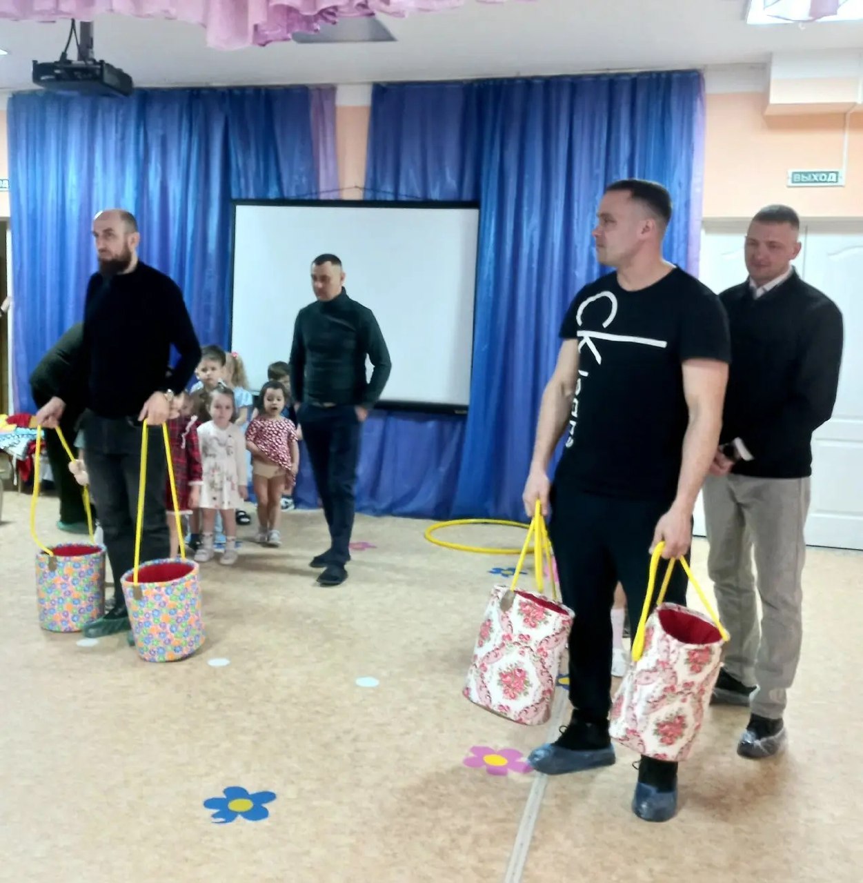 photo 5820053047319661804 y