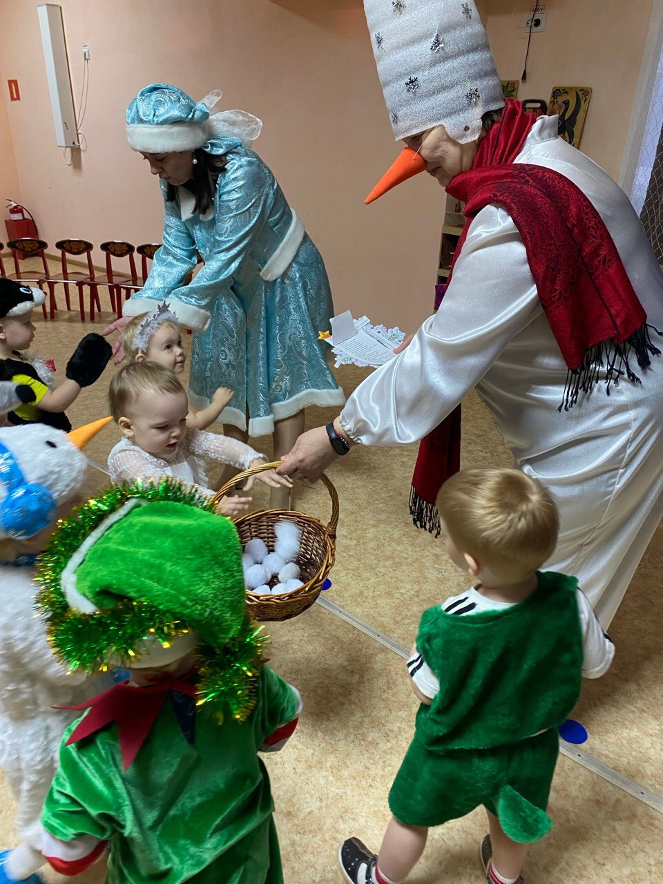 photo 5952800255826922245 y